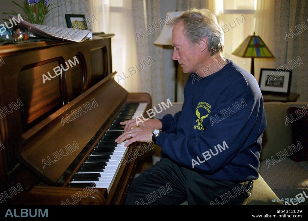 CLINT EASTWOOD in MYSTIC RIVER, 2003, directed by CLINT EASTWOOD. Copyright WARNER BROS.