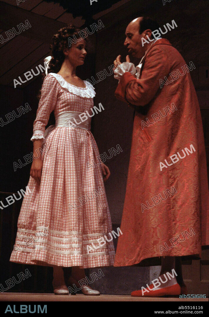 MORATIN , LEANDRO FERNANDEZ DE . ESCRITOR ESPAÑOL . MADRID 1737 - 1780. " EL SI DE LAS NIÑAS " , REPRESENTACION TEATRAL EN MADRID AÑO 1988 . DIRECTOR : GUSTAVO PEREZ PUIG. ACTOR : JUANJO MENENDEZ.