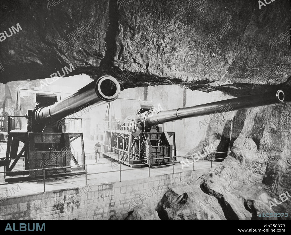 LOS CAÑONES DE NAVARONE, 1961 (THE GUNS OF NAVARONE), dirigida por J. LEE THOMPSON. Copyright COLUMBIA PICTURES.