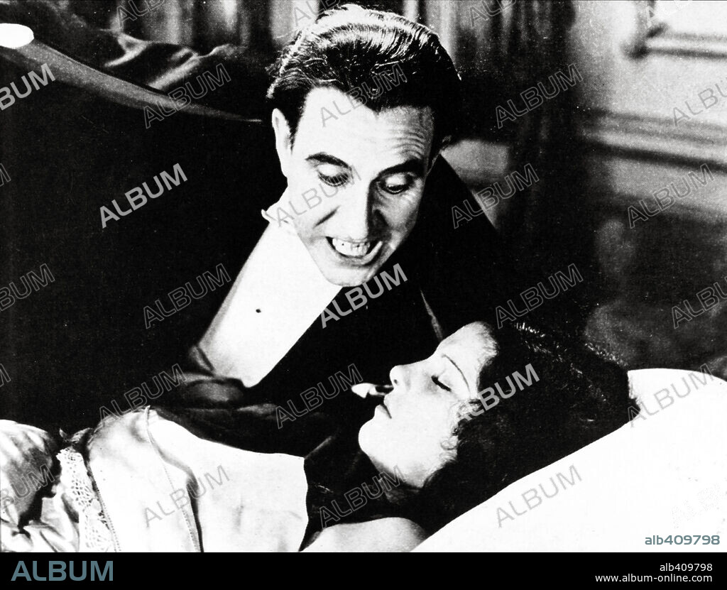 CARLOS VILLARIAS y LUPITA TOVAR en DRACULA, 1931, dirigida por GEORGE MELFORD. Copyright UNIVERSAL PICTURES.