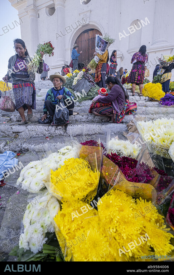 mercado de flores frente a la Iglesia de Santo Tomás, Chichicastenango, Quiché, Guatemala, America Central.