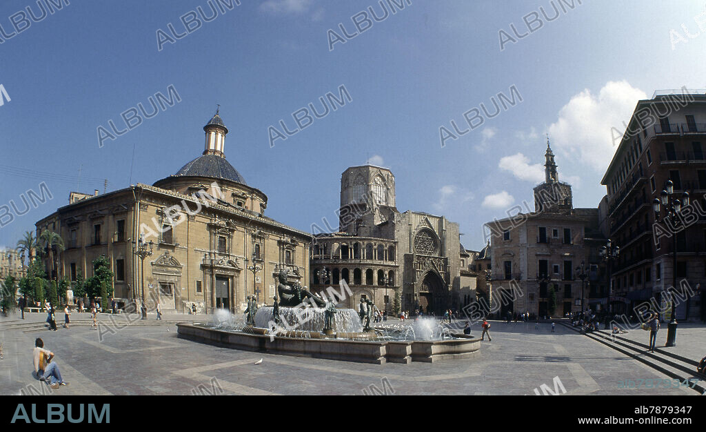 CATEDRAL-PUERTA DE LOS APOSTOLES.