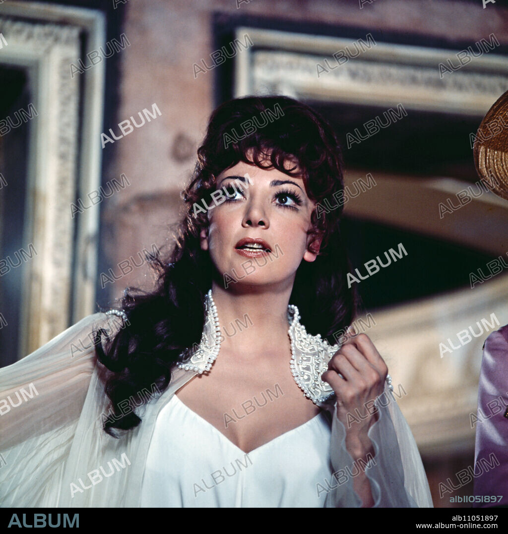 The Beautiful Helena, comic opera by Jacques Offenbach, new version of the libretto by Gerhard Bronner, Director: Axel von Ambesser, Musical Director: Franz Allers, ZDF recording, 1975, Scene: Anna Moffo as Helena.