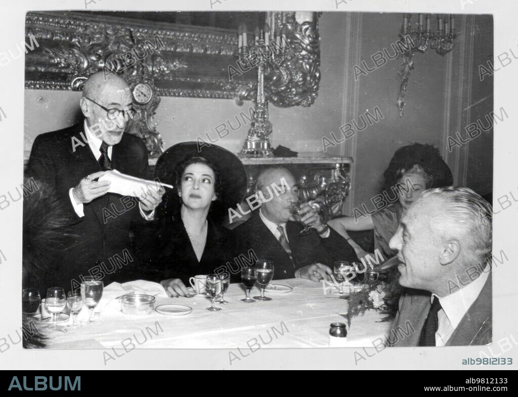 In November 1949, Jacinto Benavente offered a tribute to Juan Ignacio Luca de Tena for his recent theatrical successes.