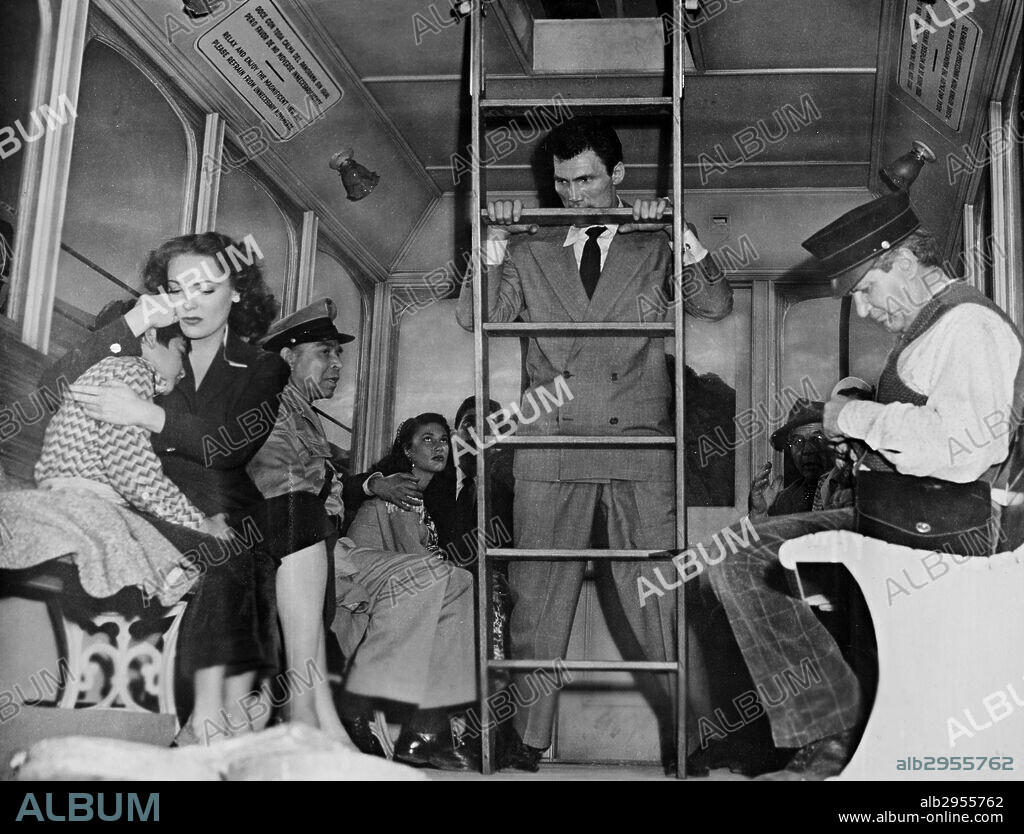 JACK PALANCE y LINDA DARNELL en PERSEGUIDA, 1953 (SECOND CHANCE), dirigida por RUDOLPH MATE. Copyright RKO.