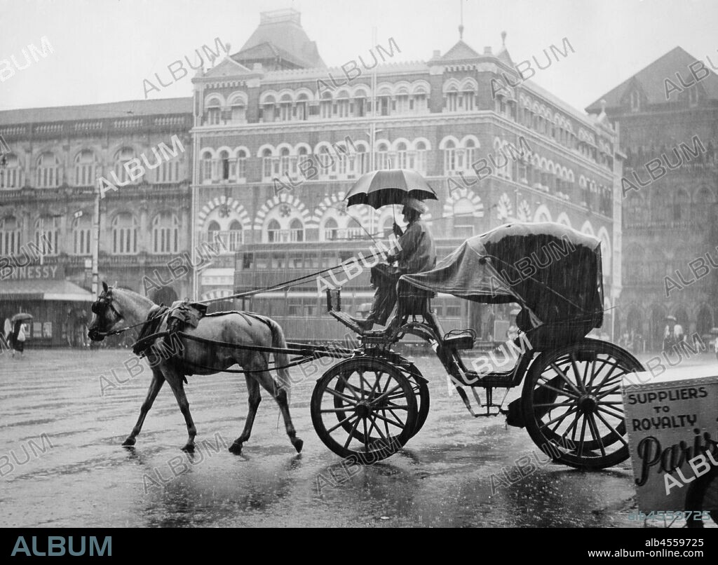 Asia, india, bombay, horse-drawn carriage during the monsoon season, 1951.