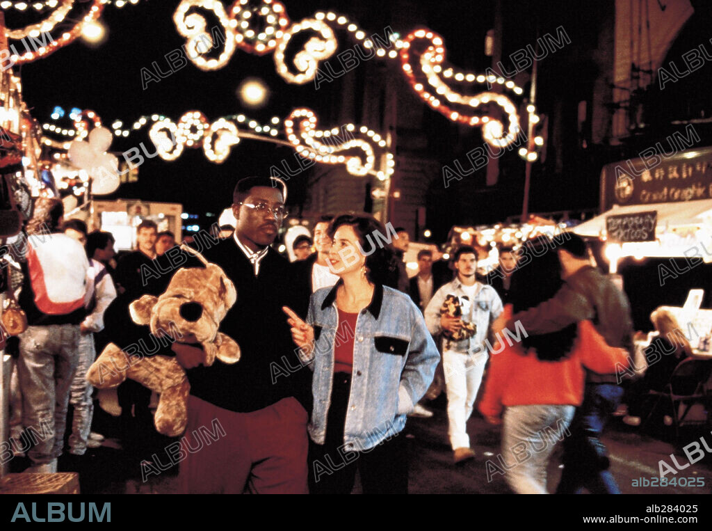 ANNABELLA SCIORRA and WESLEY SNIPES in JUNGLE FEVER, 1991, directed by SPIKE LEE. Copyright UNIVERSAL PICTURES.