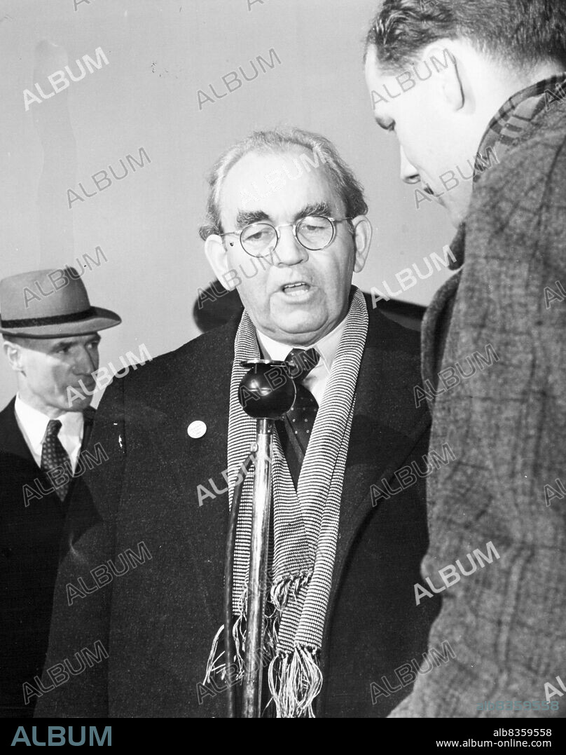 Tom Mooney in Southland for Labor Confab, Mass Meeting - Tom Mooney, speaking over the radio at Union Air Terminal upon his arrival in the South and Today. America's most famous prisoner for 22 years, Tom Mooney, pardoned last week by Gov. Culbert L. Olson, arrived in Burbank today by United Air Lines plane to confer with labor leaders and speak at a mass meeting tomorrow at the Los Angeles Memorial Coliseum. January 14, 1939. (Photo by ACME News Pictures).