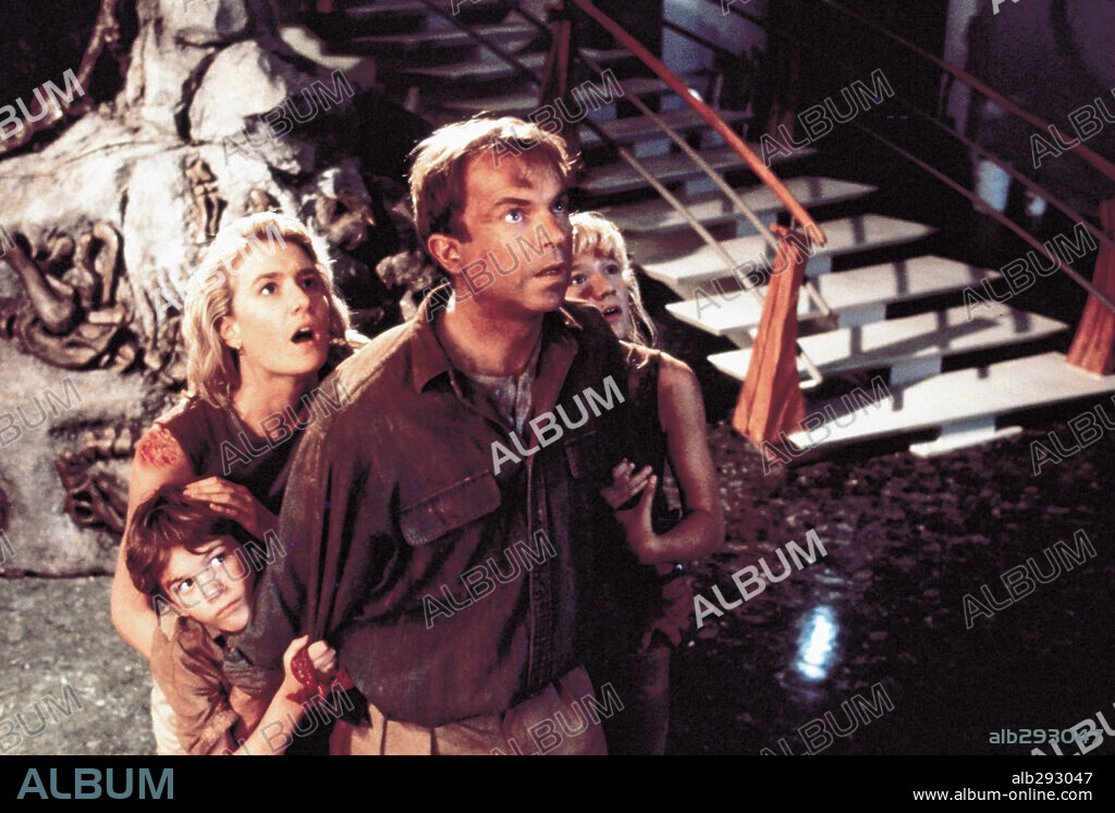 ARIANA RICHARDS, JOSEPH MAZELLO, LAURA DERN und SAM NEILL in JURASSIC PARK, 1993, unter der Regie von STEVEN SPIELBERG. Copyright AMBLIN/UNIVERSAL / CLOSE, MURRAY.