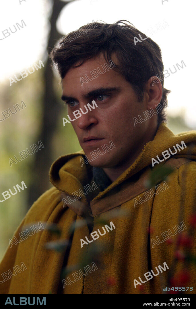 JOAQUIN PHOENIX en EL BOSQUE, 2004 (THE VILLAGE), dirigida por M. NIGHT SHYAMALAN. Copyright TOUCHSTONE PICTURES.