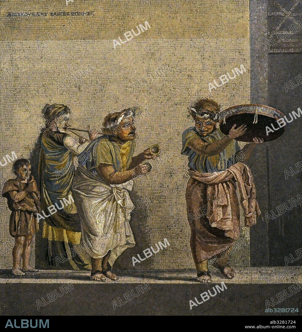 Arte romano. Siglo II a. C. Mosaico con la representación de "ACTORES AMBULANTES". Los músicos van tocando un pandero, crotalillos y flauta doble tipo aulós. Firmado por el artista Dioscurides de Samos. Formaba parte de la decoración interior de la VILLA DE CICERON. (Pandero, flauta doble, crotalillosompeya. Museo Arqueologico Nacional. Nápoles.