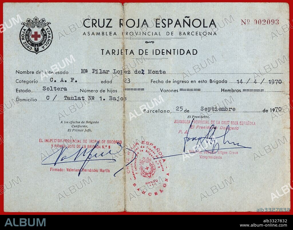 España. Tarjeta de identidad de Cruz Roja Española. Barcelona, año 1970.