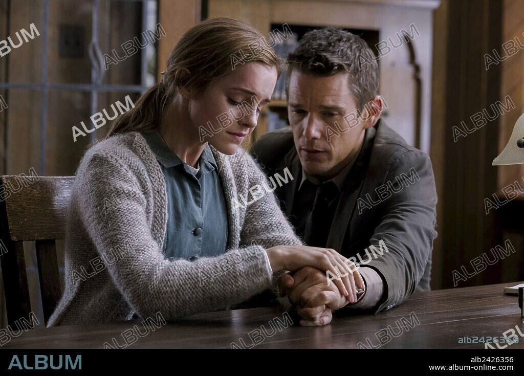 EMMA WATSON y ETHAN HAWKE en REGRESION, 2015 (REGRESSION), dirigida por ALEJANDRO AMENABAR. Copyright MOD PRODUCCIONES/FIRST GENERATION FILMS.