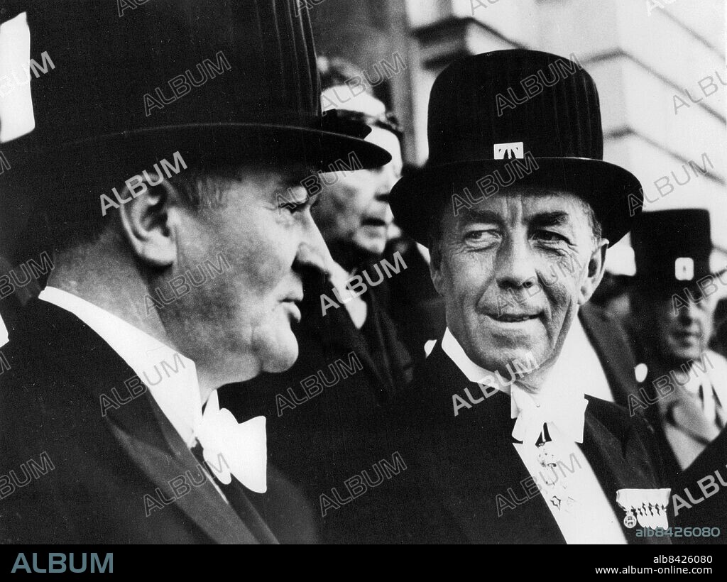 Uppsala 1945-01-01. Stadsrådet Gustav Möller och Folke Bernadotte promoveras till doktorer. Foto: SvD / TT / kod 12014.
