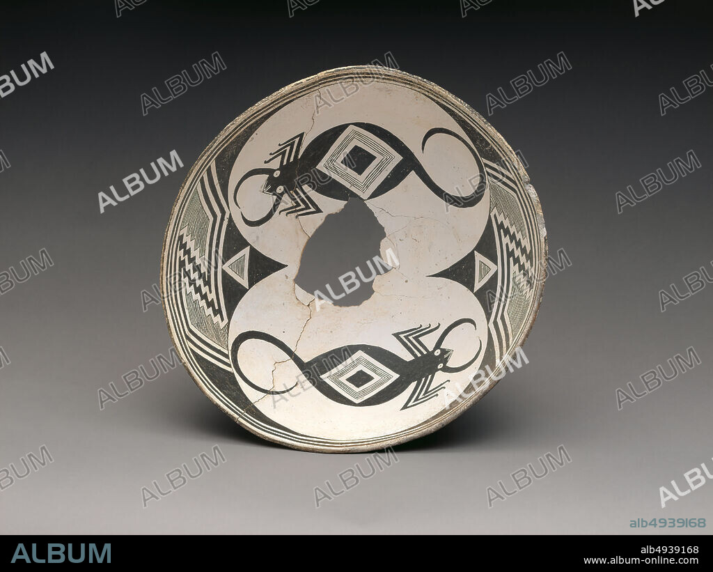 Bowl, Scorpions, Mogollon (Mimbres), A.D. 9501150, United States, New Mexico, Mogollon (Mimbres), Ceramic, pigment, H. 5 7/8 x W. 13 5/8 in. (14.9 x 34.6 cm), Ceramics-Vessels.