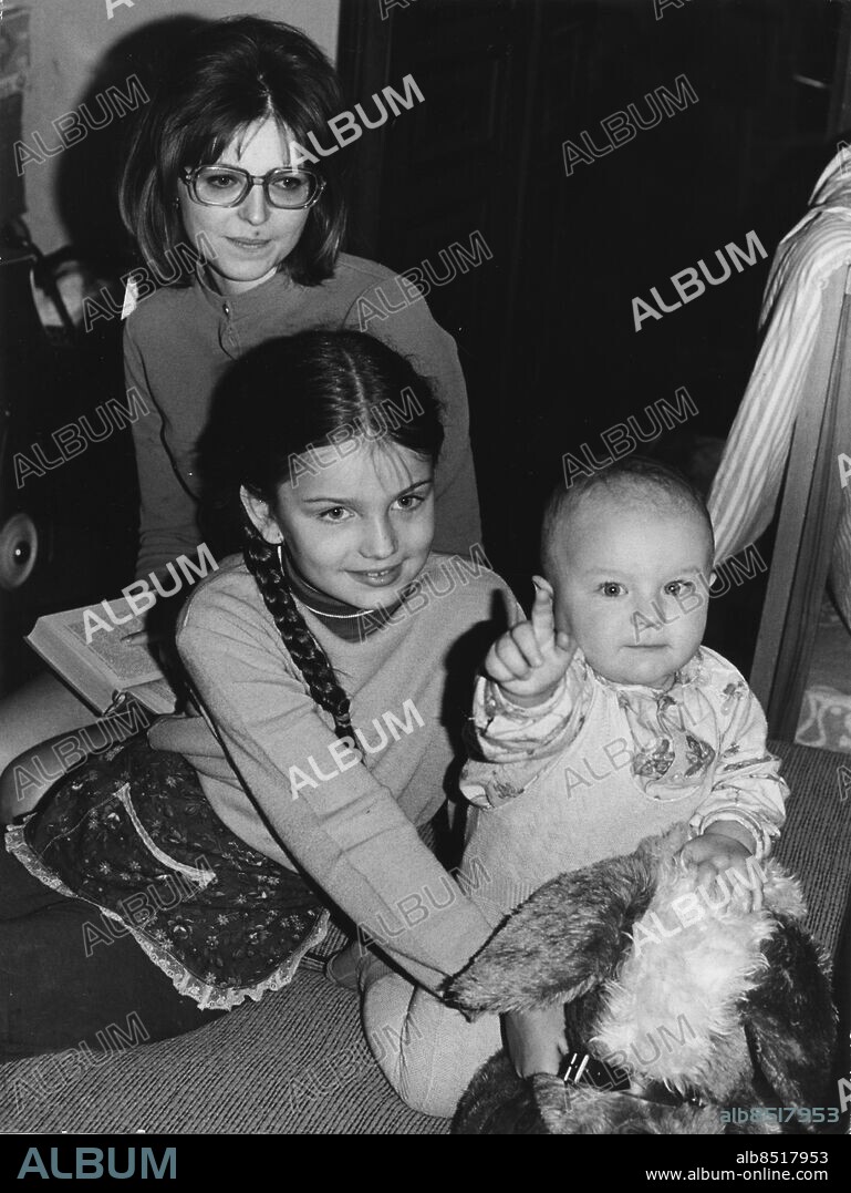 ARCHIVE 1973. Model Paulina Porizkova as a child with her mother Anna and brother Joachym. Paulina's family fled to Sweden from Czechoslovakia after the Soviet invasion in 1968, without Paulina who was being detained by the Czechoslovak authorities. After a long struggle by the parents Paulina was released in the early 70's to Sweden where she was reunited with her family. As a 15-year-old in 1980, she moved to the United States and became a model.. Photo: Scandia Photopress / TT / Code: 680.