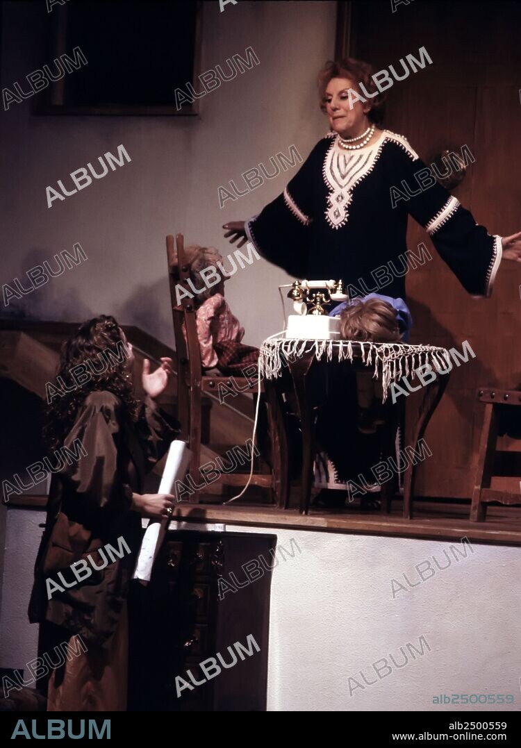 BELLIDO, JOSE MARIA ESCRITOR ESPAÑOL. TEATRO." PATATUS " . REPRESENTACION EN MADRID EN EL AÑO 1986. ACTRIZ : MARIA ISBERT. SFGP / © KORPA.