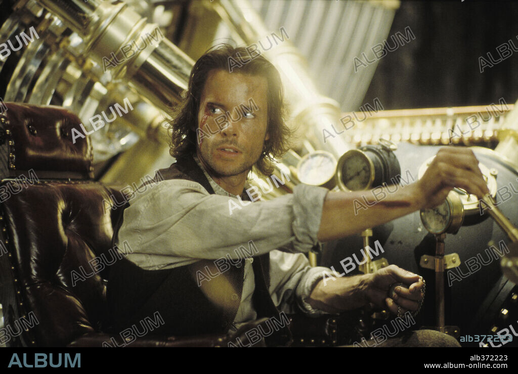 GUY PEARCE in THE TIME MACHINE, 2002, unter der Regie von SIMON WELLS. Copyright DREAMWORKS SKG/WARNER BROS.