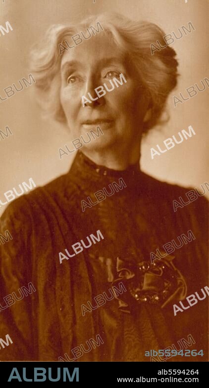 Wagner, Cosima; daughter of Franz Liszt a. Countess Marie d'Agoult, 1857 married Hans von Bülow, 1870 married Richard Wagner (after his death ran the Bayreuth Festival); Como 24.12.1837-Bayreuth 1.4.1930. Portrait photo, 1911 (Jacob Hilsdorf). Bingen, Franz Toth collection.