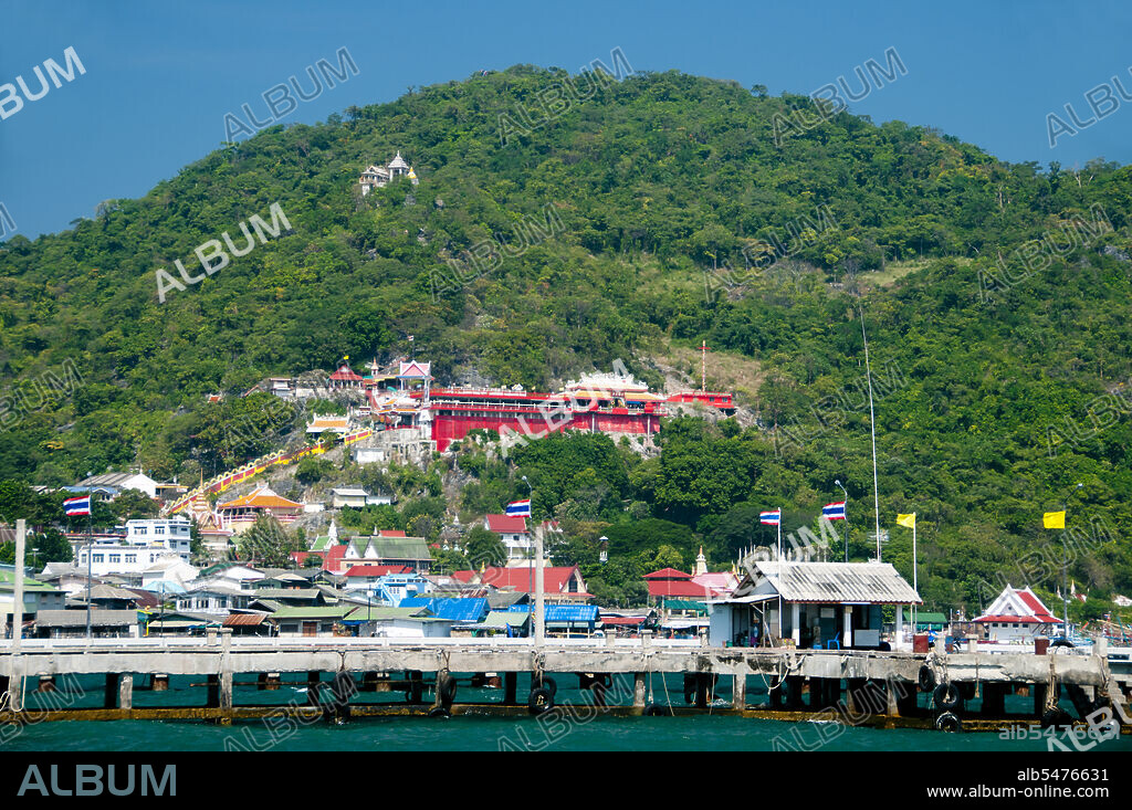 Mystery surrounds this colorful multi-tiered Chinese temple with some historians saying it dates back to the Chinese Ming dynasty (1368-1644). It is commonly believed that a shrine was founded at this site by Chinese seafarers after they spotted a light reflecting from a cave, which they used as a makeshift lighthouse for navigation. The temple was built some time later, mainly for the use of Chinese pilgrims. Ko Si Chang was occupied by the French in 1893 and was the summer retreat of several Siamese kings, including King Chulalongkorn (Rama V) whose wondrous teak palace was moved in 1901 from Ko Si Chang to its present location in Dusit Park in Bangkok. The island is also home to a rare species of white squirrel.