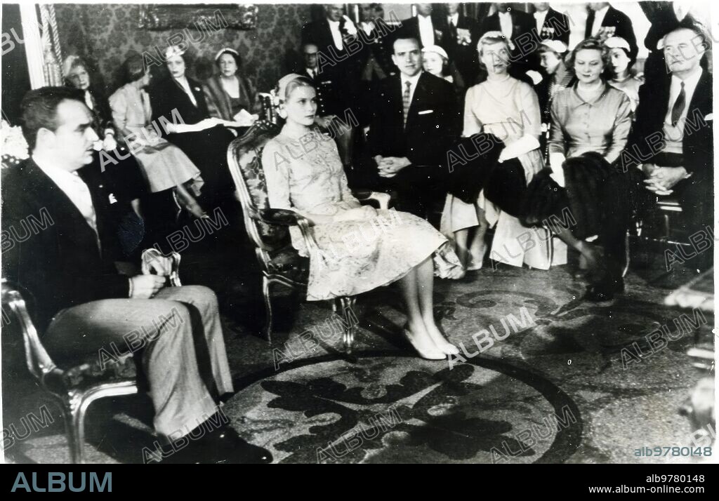 Mónaco, 18/04/1956. Boda civil entre Rainiero III de Mónaco y Grace Kelly en el Palacio del Principe de Mónaco.