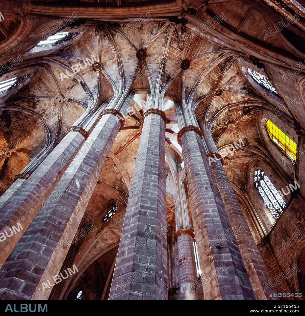 Berenguer de Montagut / Bóveda de la girola de la Basílica de Santa María del Mar de Barcelona, siglo XIV.