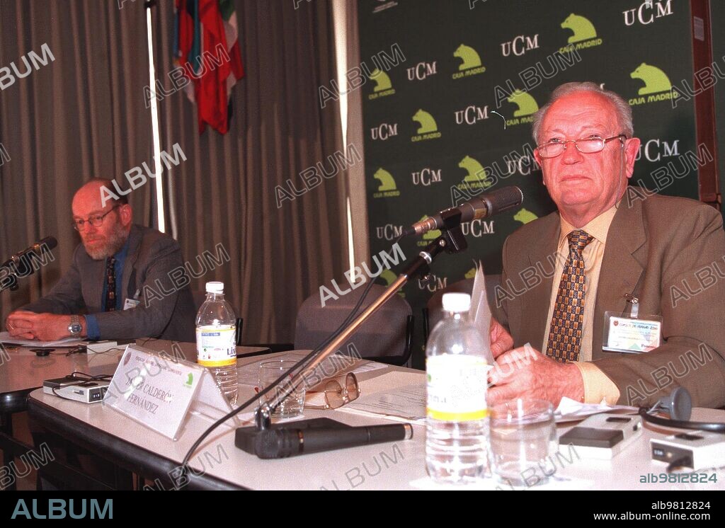 Madrid, 07/11/2000. Javier Calderón Fernández, director of the CESID and Greg Fyffe, director of the IAS (Canada). Intervention in a course organized by the Complutense University on Intelligence Services. Photo: Ernesto Agudo.