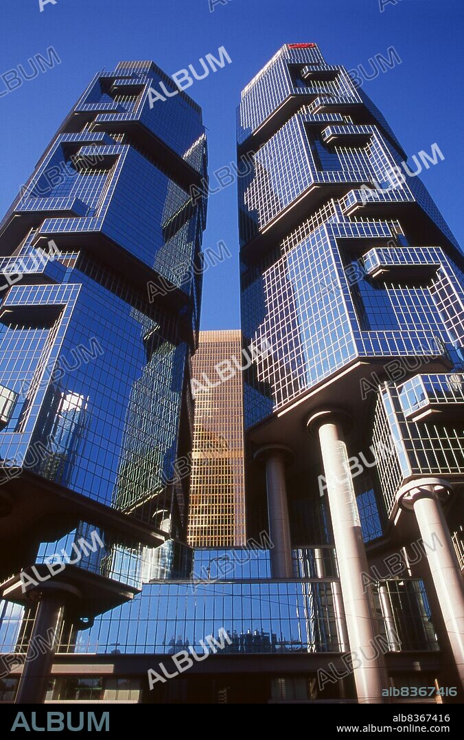 China: The twin towers of the Lippo Centre were built in 1988 (previously known as the Bond Centre), 89 Queensway, Admiralty, Hong Kong.<br/><br/>. Originally a sparsely populated area of farming and fishing villages, Hong Kong has become one of the world's most significant financial centres and commercial ports. It is the world's tenth-largest exporter and ninth-largest importer.<br/><br/>. Hong Kong became a colony of the British Empire after the Qing Empire ceded Hong Kong Island at the end of the First Opium War in 1842.