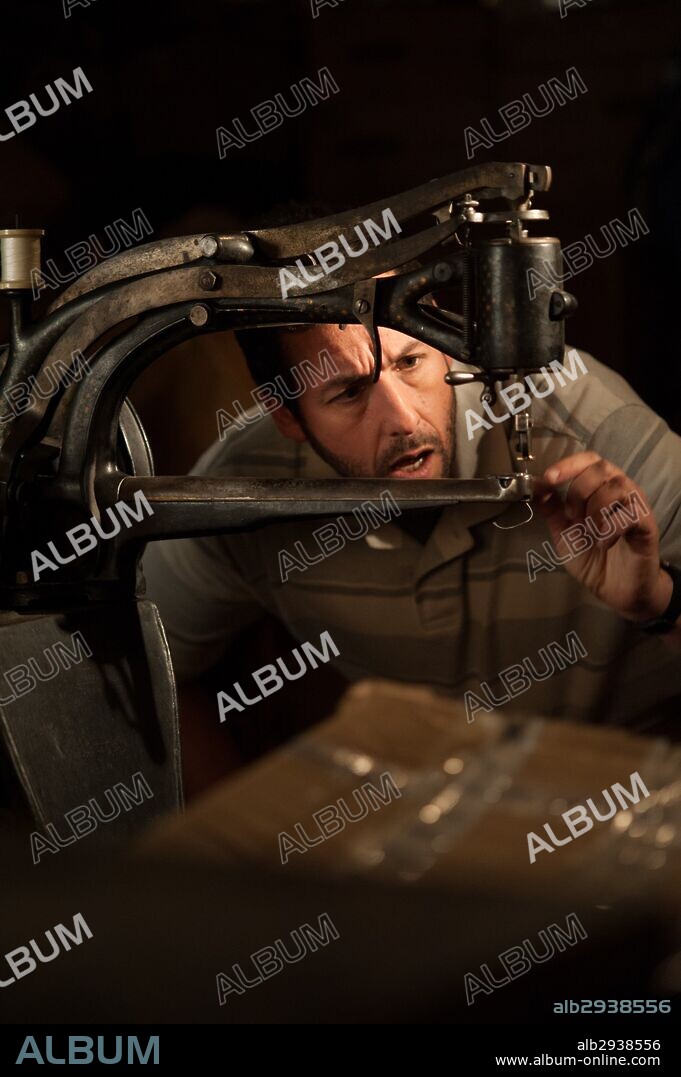ADAM SANDLER en CON LA MAGIA EN LOS ZAPATOS, 2014 (THE COBBLER), dirigida por THOMAS MCCARTHY. Copyright VOLTAGE PICTURES/NEXT WEDNESDAY PRO/GOLDEN SPIKE/HAPPY MADIS.