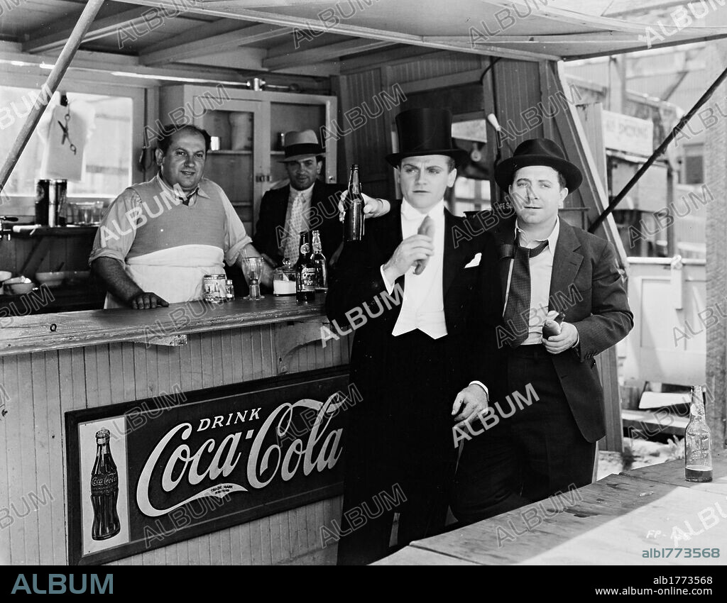 FRANK McHUGH and JAMES CAGNEY in FOOTLIGHT PARADE, 1933, directed by LLOYD BACON. Copyright WARNER BROTHERS.