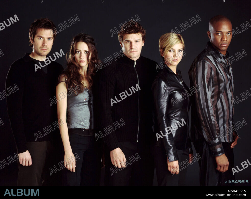 ALEXIS DENISOF, AMY ACKER, CHARISMA CARPENTER, DAVID BOREANAZ und J. AUGUST RICHARDS in ANGEL-TV, 1999, unter der Regie von DAVID GREENWALT und JOSS WHEDON. Copyright 20TH CENTURY FOX TV.