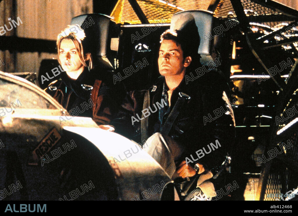 CHARLIE SHEEN and NASTASSJA KINSKI in TERMINAL VELOCITY, 1994, directed by DERAN SARAFIAN. Copyright BUENA VISTA / MARSHAK, BOB.