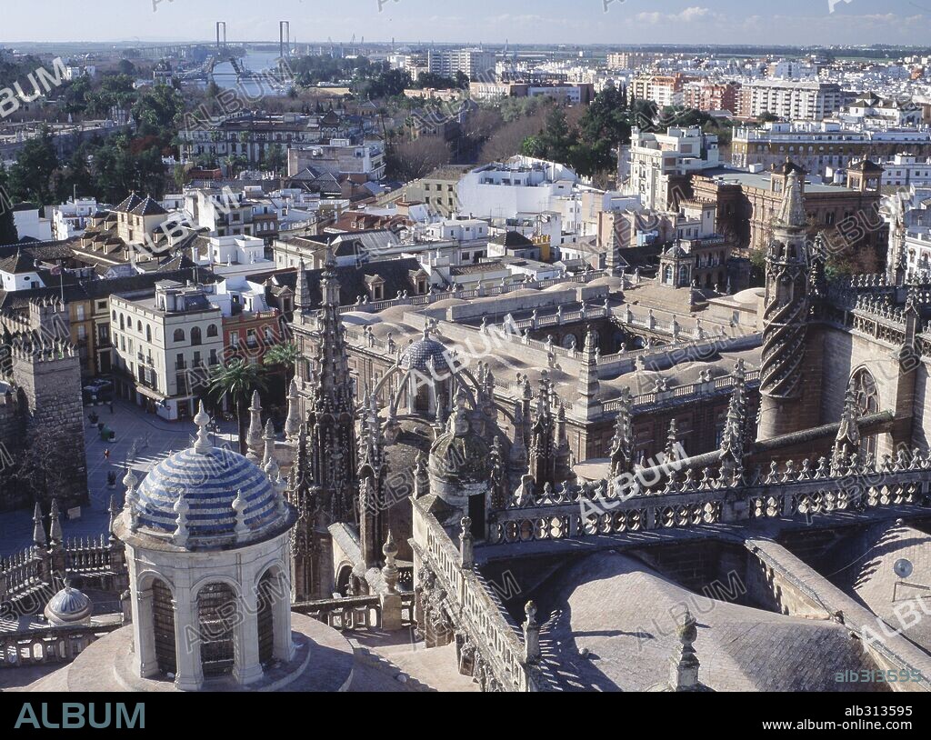 Vista cenital de la Catedral y Archivo de Índias, Sevilla.