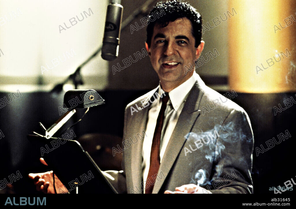 JOE MANTEGNA in THE RAT PACK, 1998, directed by ROB COHEN. Copyright HOME BOX OFFICE (HBO)/ORIGINAL FILM / VAUGHAN, STEPHEN.