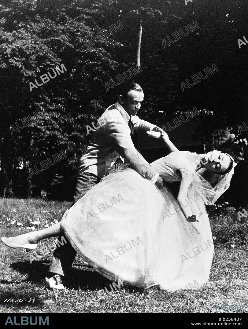 AUDREY HEPBURN and FRED ASTAIRE in FUNNY FACE, 1957, directed by STANLEY DONEN. Copyright PARAMOUNT PICTURES.
