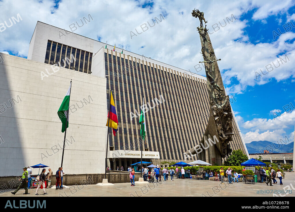 "Monumento al Pueblo Antioqueño" Obra del escultor Rodrigo Arenas Betancourt, Monumento a La Raza, Gobernacin de Antioquia, Centro administrativo, La Alpujarra, Medellin, Antioquia, Colombia, South America.