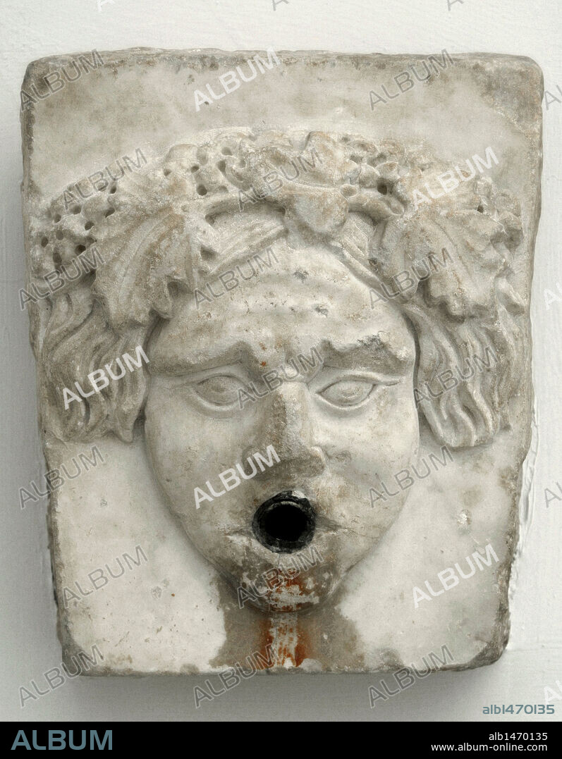 ARTE GRIEGO. Caño de fuente en mármol con relieve representando una máscara dionisiaca. S. II d. C. Procede de Efeso. Museo de Bellas Artes. Budapest. Hungría.