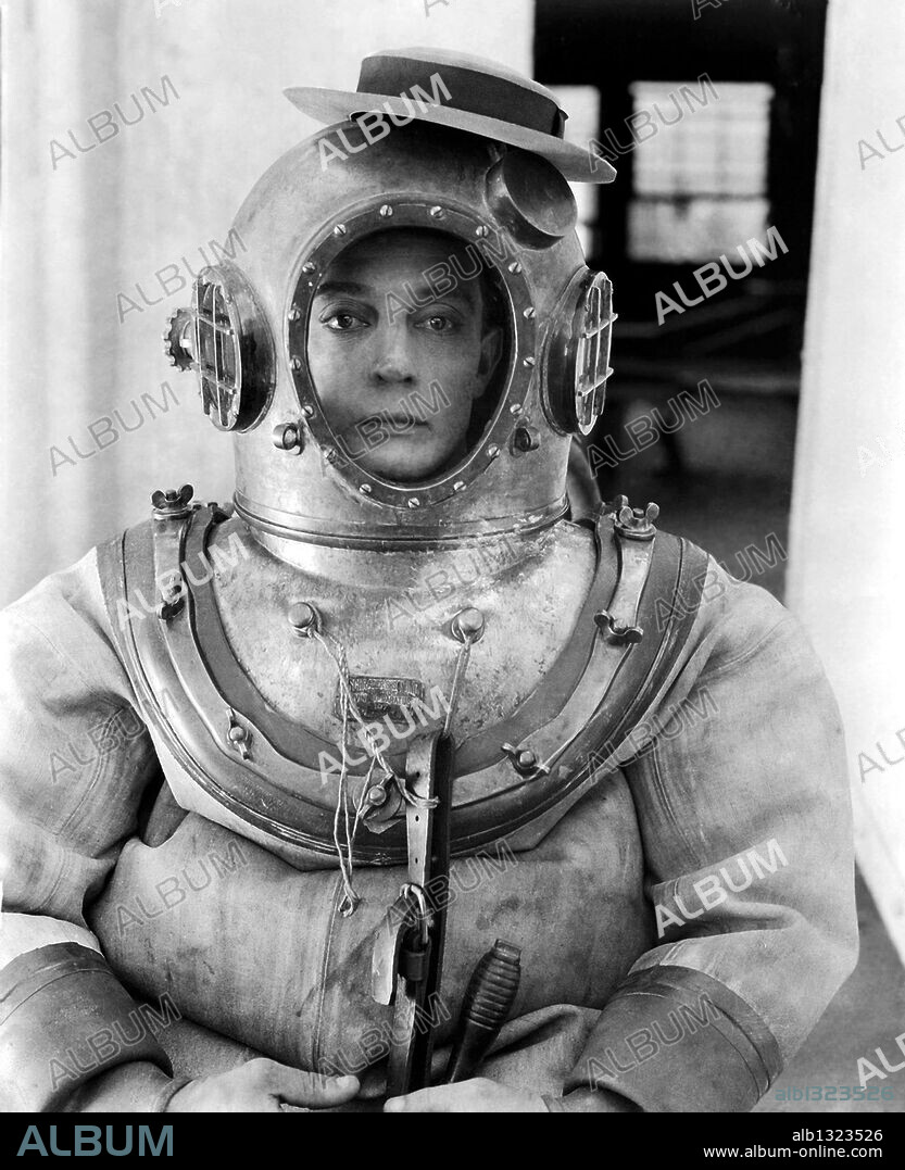 BUSTER KEATON en EL NAVEGANTE, 1924 (THE NAVIGATOR), dirigida por BUSTER KEATON. Copyright M.G.M.
