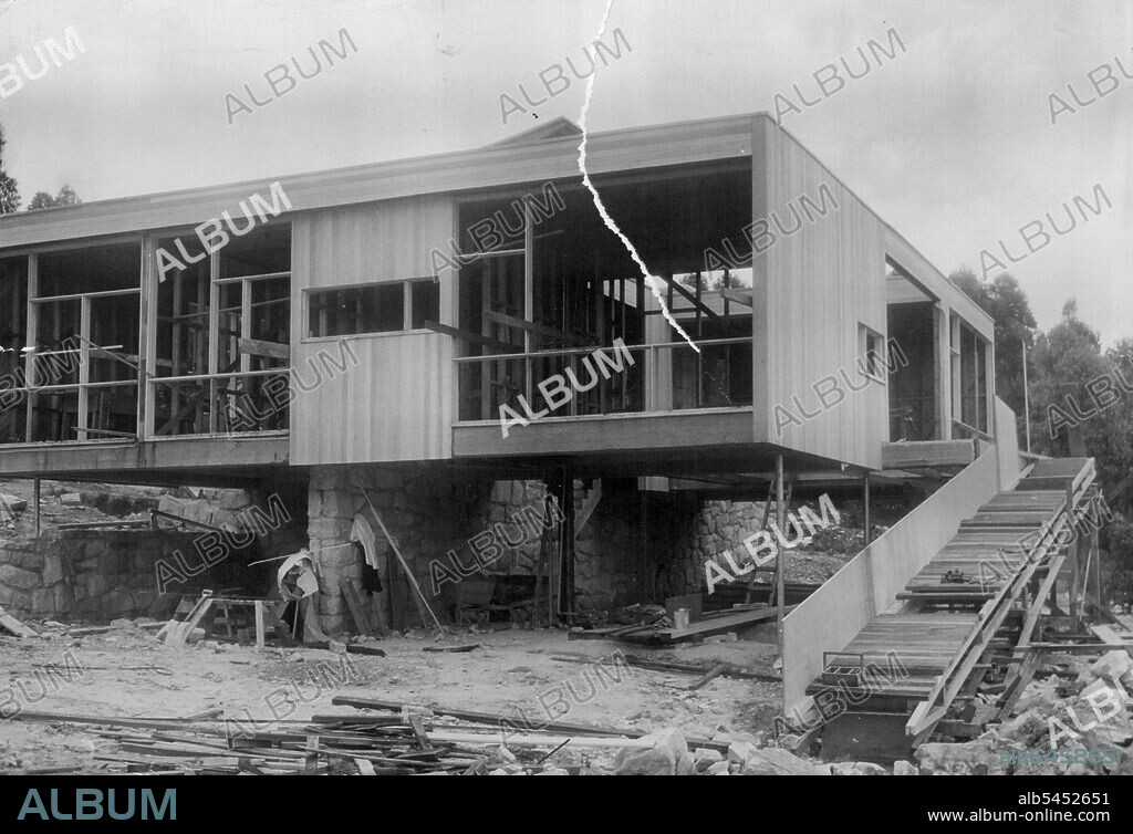 Harry Seidler's new home - US Arch. January 02, 1950.