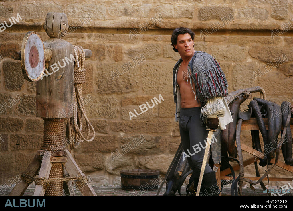 SERGIO PERIS-MENCHETA in LOS BORGIA, 2006, directed by ANTONIO HERNANDEZ. Copyright ANTENA ARAGON.