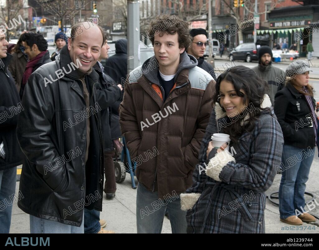 ALY MICHALKA, GAELAN CONNELL, TODD GRAFF and VANESSA HUDGENS in BANDSLAM, 2009, directed by TODD GRAFF. Copyright SUMMIT ENTERTAINMENT / REDIN, VAN.