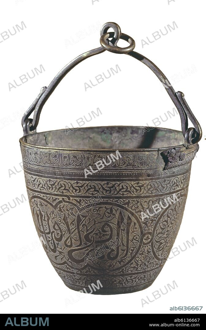 ACETRE NAZARI DE BRONCE  - SIGLO XIV - 20x16 cms.