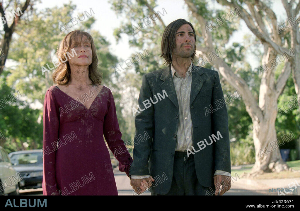 ISABELLE HUPPERT and JASON SCHWARTZMAN in I HEART HUCKABEES, 2004, directed by DAVID O. RUSSELL. Copyright 20TH CENTURY FOX / BARIUS, CLAUDETTE.