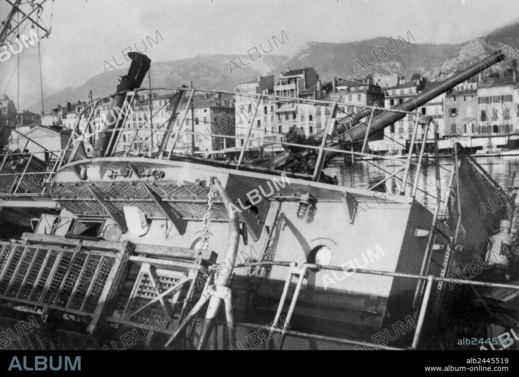 scuttling of French fleet in Toulon on november 27, 1942.