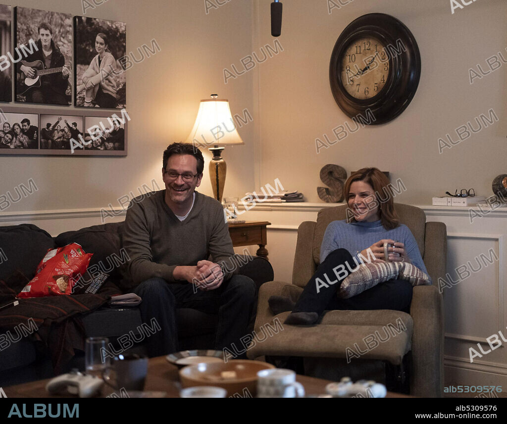 NEVE CAMPBELL and TOM EVERETT SCOTT in CLOUDS, 2020, directed by JUSTIN BALDONI. Copyright Mad Chance / Wayfarer Studios.