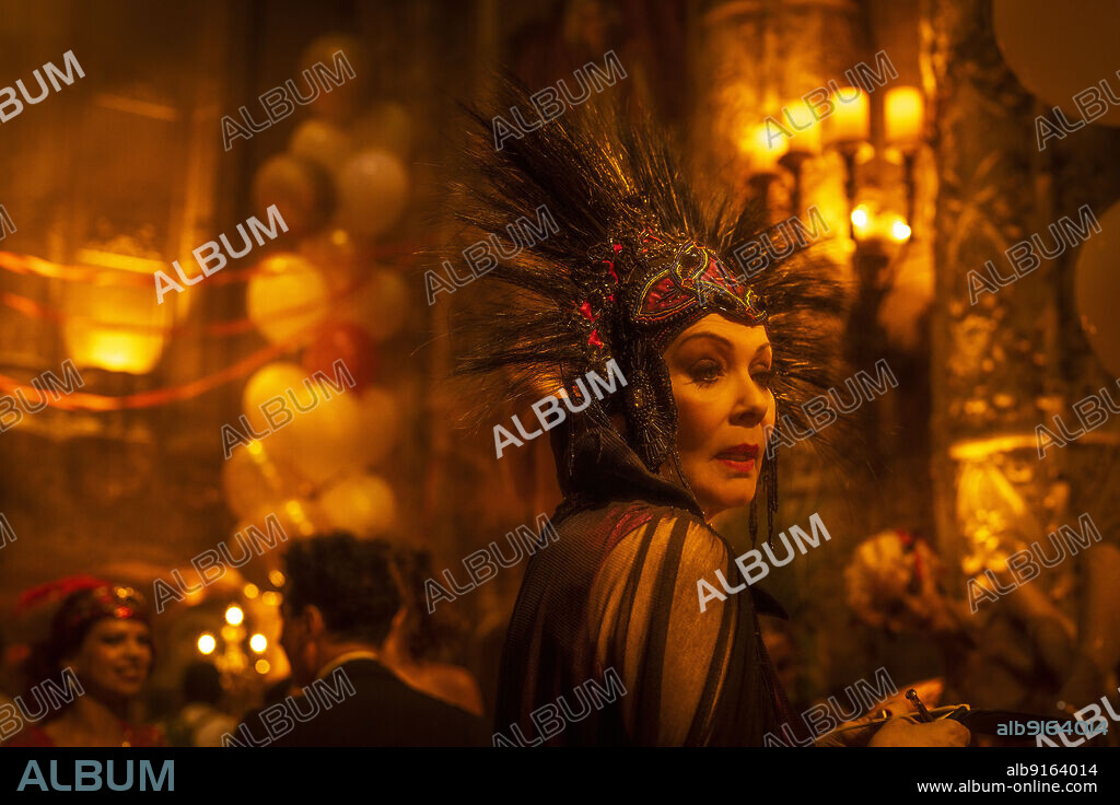JEAN SMART in BABYLON, 2022, directed by DAMIEN CHAZELLE. Copyright PARAMOUNT PICTURES.