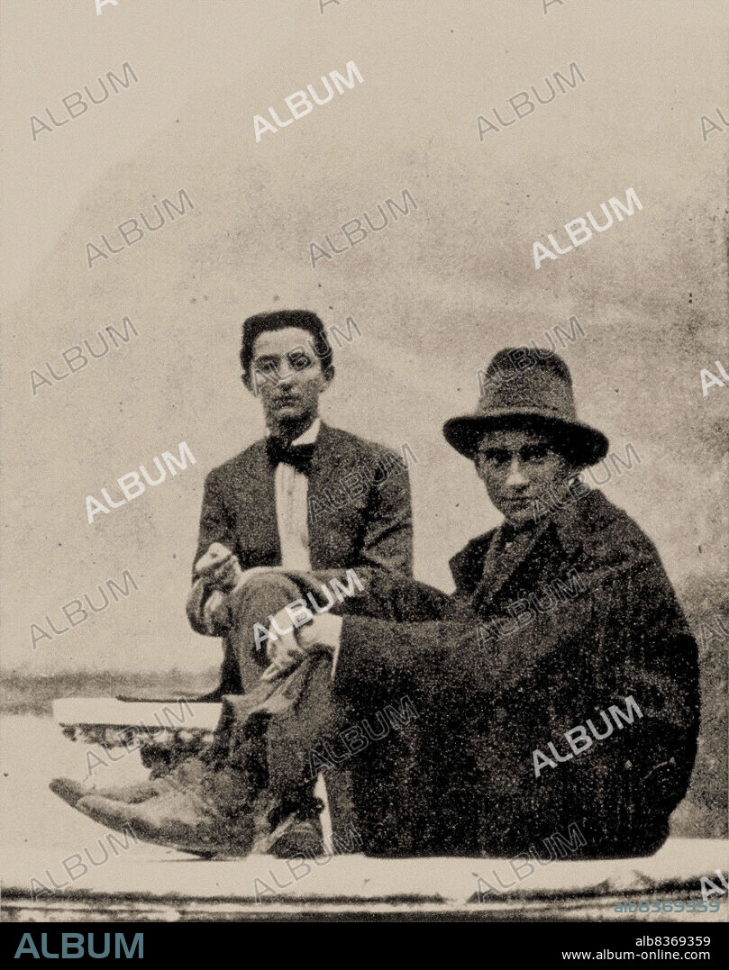 ANONYME. Franz Kafka (right) with Max Brod?s younger brother, Otto, at the Castel Toblino near Trento.