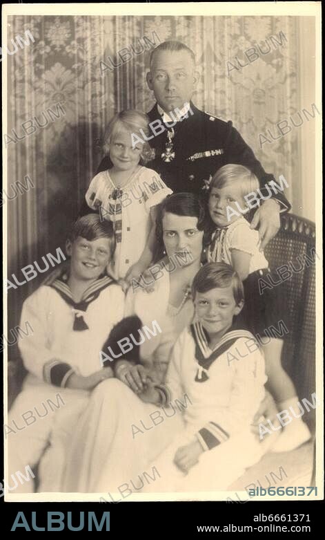 Foto Ak Franz Josef von Hohenzollern, Prinzessin Alix, Kinder.