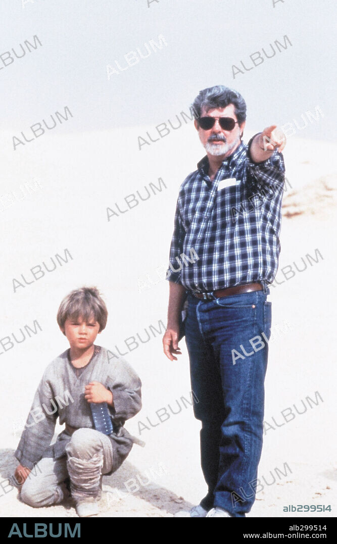 GEORGE LUCAS and JAKE LLOYD in STAR WARS: EPISODE I-THE PHANTOM MENACE, 1999, directed by GEORGE LUCAS. Copyright LUCAS FILM LTD & TM / HAMSHERE, KEITH.