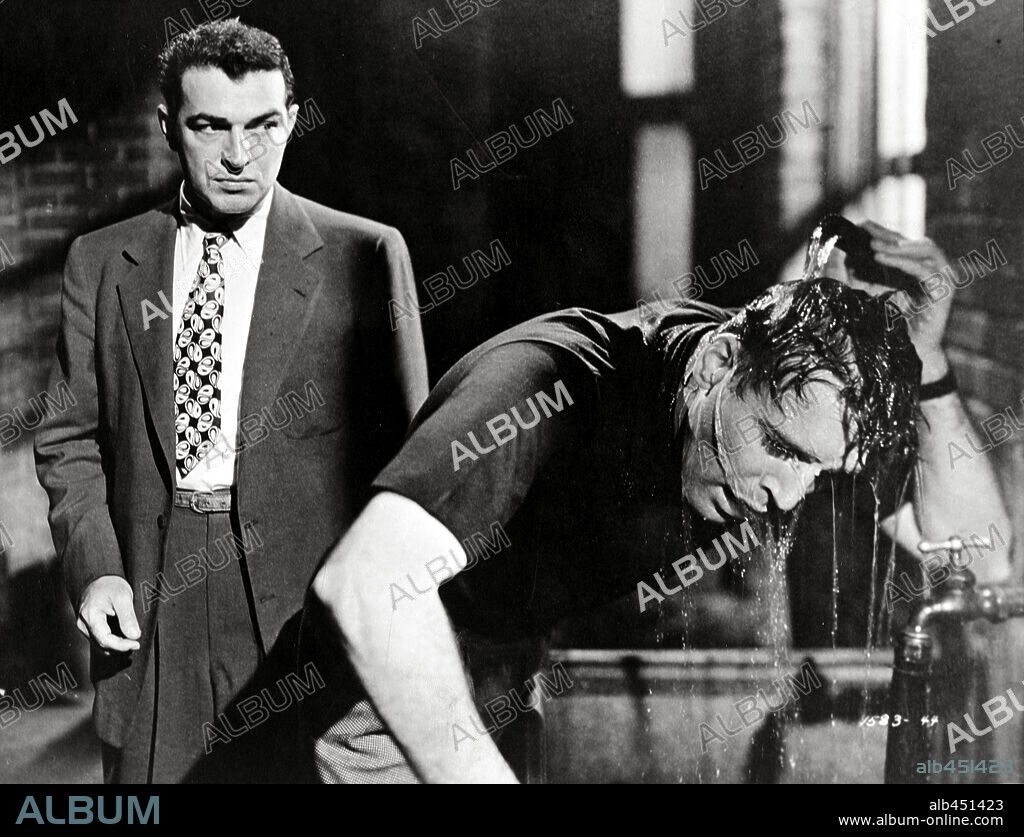 BURT LANCASTER y STEPHEN McNALLY en EL ABRAZO DE LA MUERTE, 1949 (CRISS-CROSS), dirigida por ROBERT SIODMAK. Copyright UNIVERSAL INTERNATIONAL.